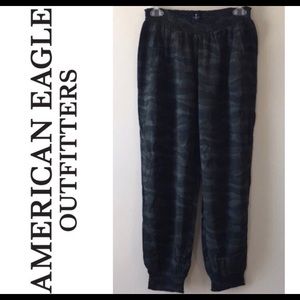 American eagle Camo Joggers size small